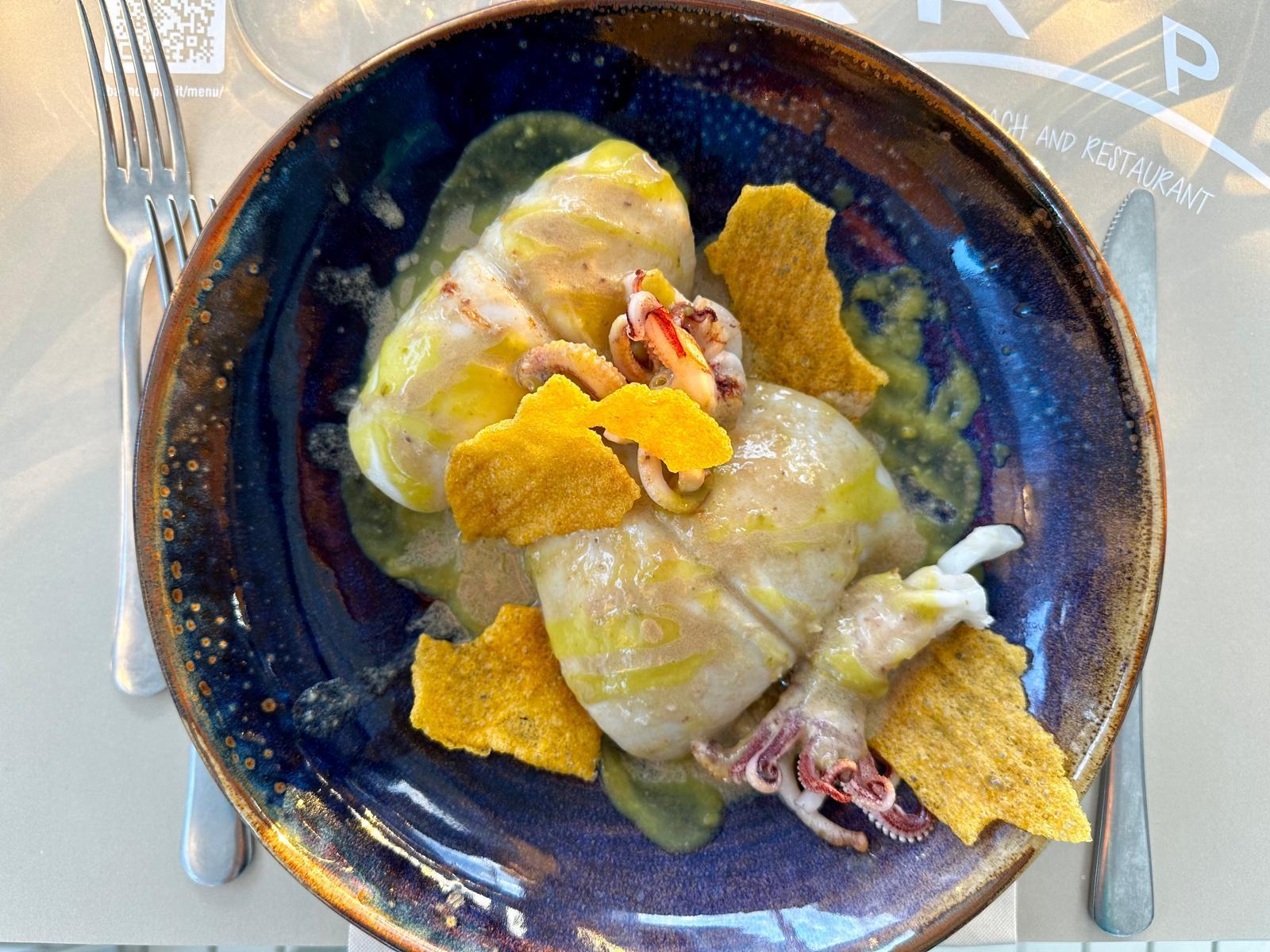 Calamaro ripieno in salsa delicata servito al ristorante La Pia